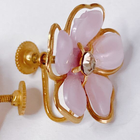 Vintage 1950s Pink Moonglow Floral Screw Back Earrings Gold Tone Feminine Pastel - Picture 8 of 11